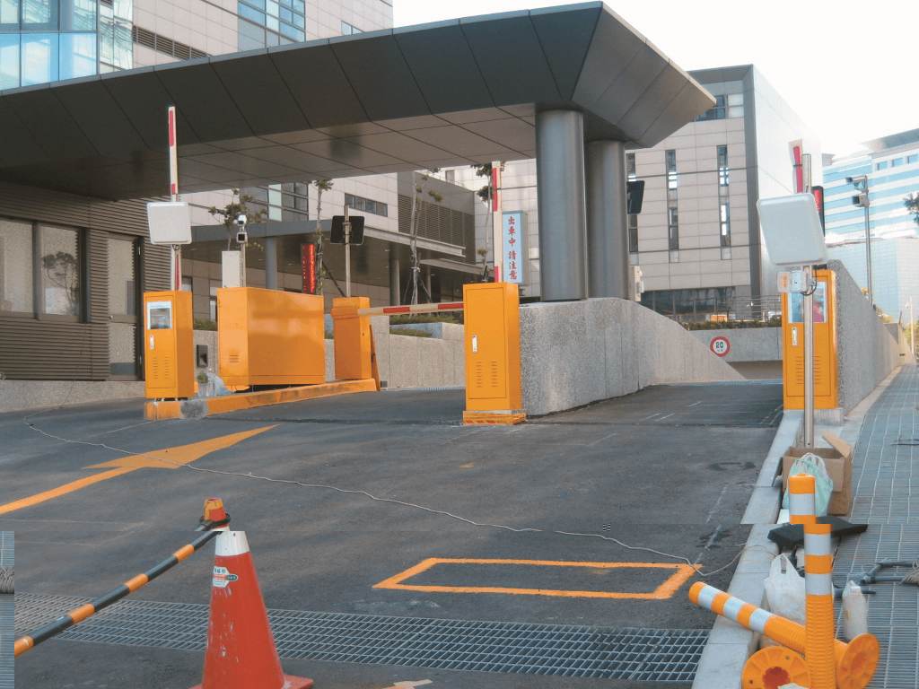 จากแอคทีฟเป็นพาสซีฟ: ความแตกต่างและการใช้งานเครื่องอ่าน RFID ในยานพาหนะประเภทต่างๆ
