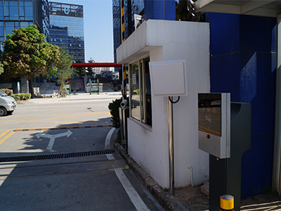 เครื่องอ่าน/เขียน RFID UHF แบบตั้งโต๊ะ